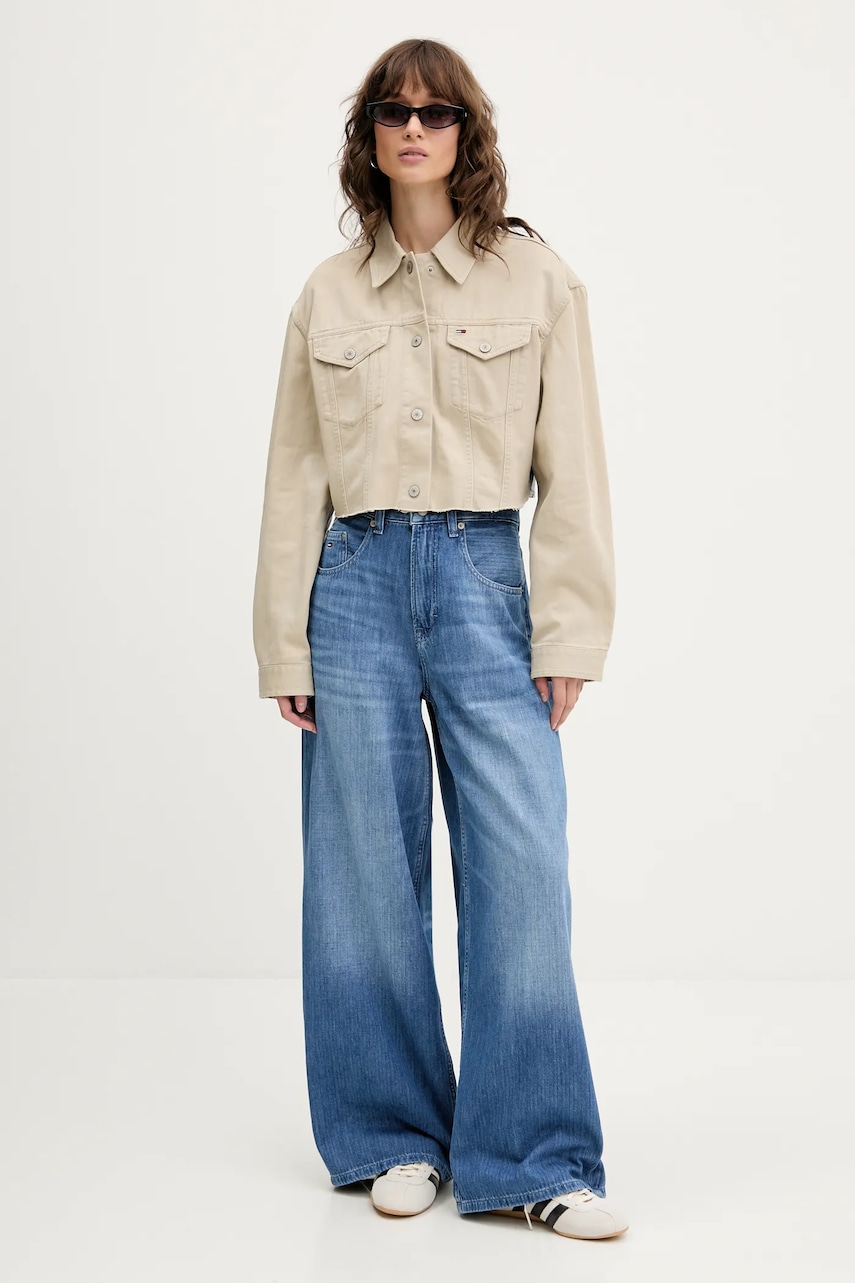 Джинсовая куртка Tommy Jeans цвет бежевый демисезонная oversize DW0DW21431 Джинсовая куртка Tommy Jeans цвет бежевый демисезонная oversize DW0DW21431
