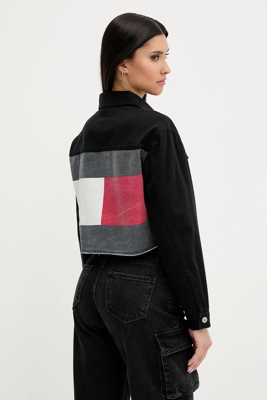 Levně Džínová bunda Tommy Jeans černá barva, přechodná, oversize, DW0DW21431