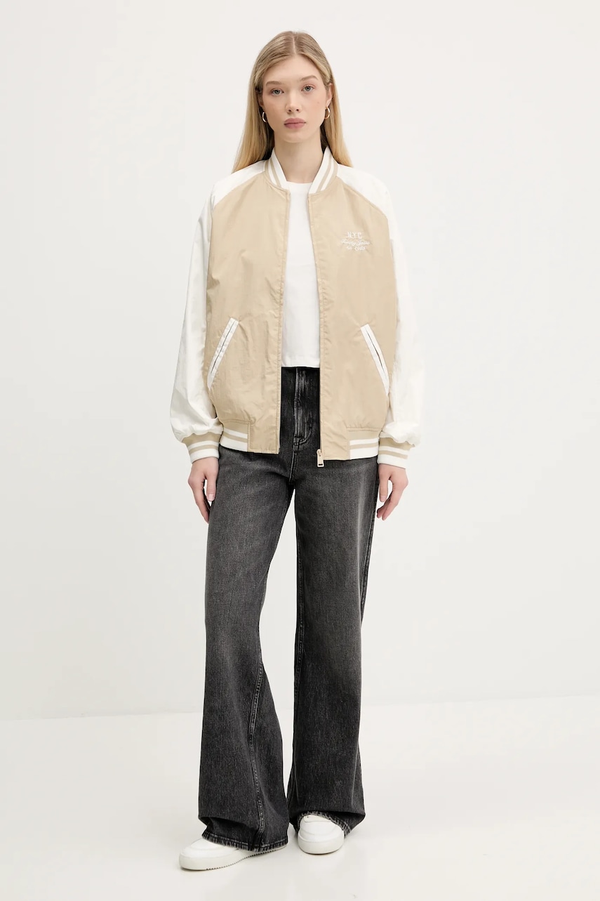 Куртка-бомбер Tommy Jeans цвет бежевый переходная DW0DW21432 Куртка-бомбер Tommy Jeans цвет бежевый переходная DW0DW21432