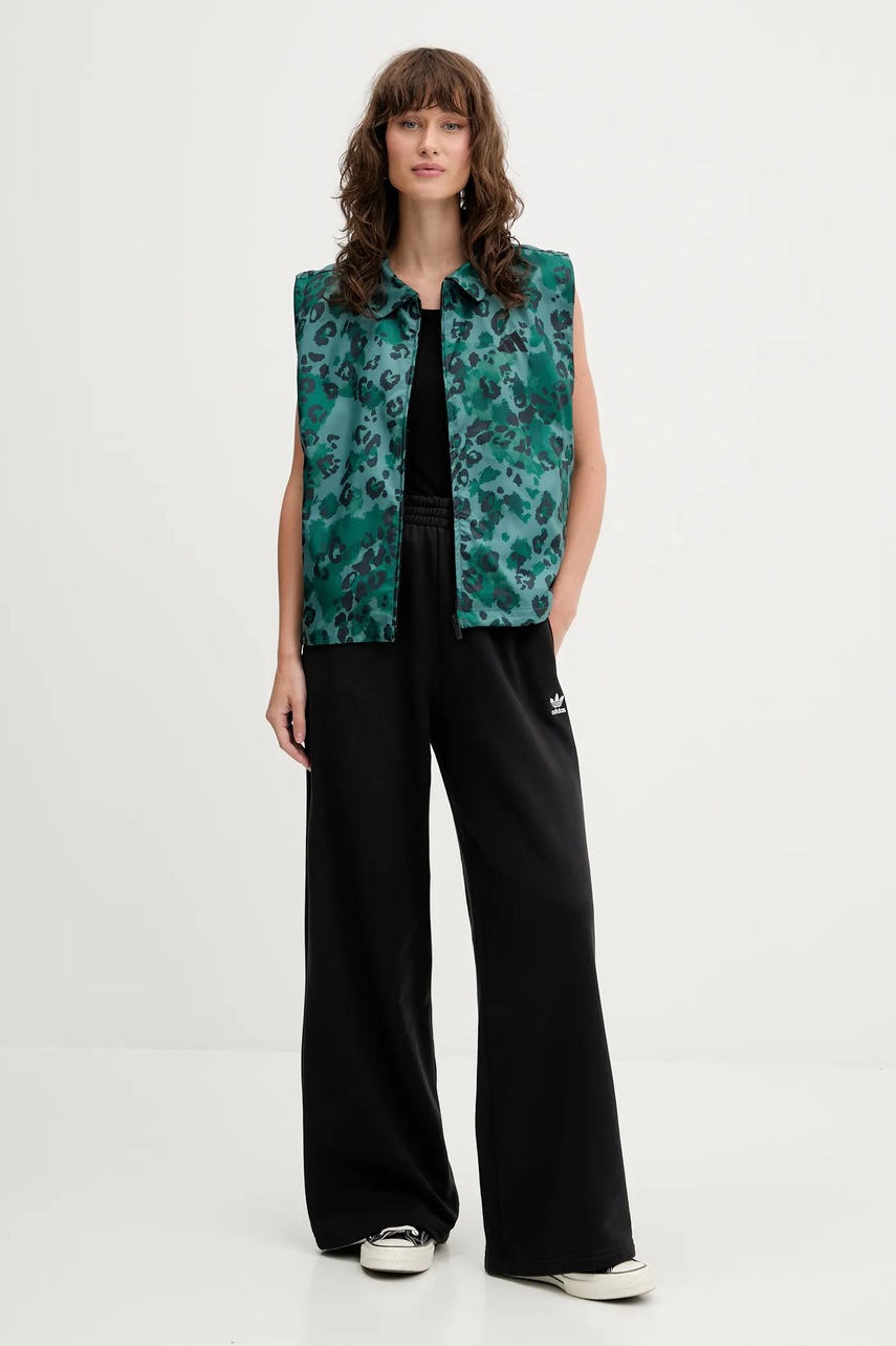 Безрукавка adidas Animal Print 3-Stripes цвет зелёный переходная JV6958