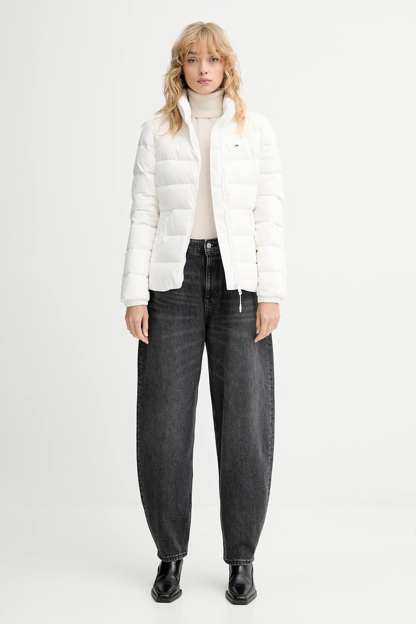 Пуховая куртка Tommy Jeans цвет белый зимняя DW0DW21618 Пуховая куртка Tommy Jeans цвет белый зимняя DW0DW21618