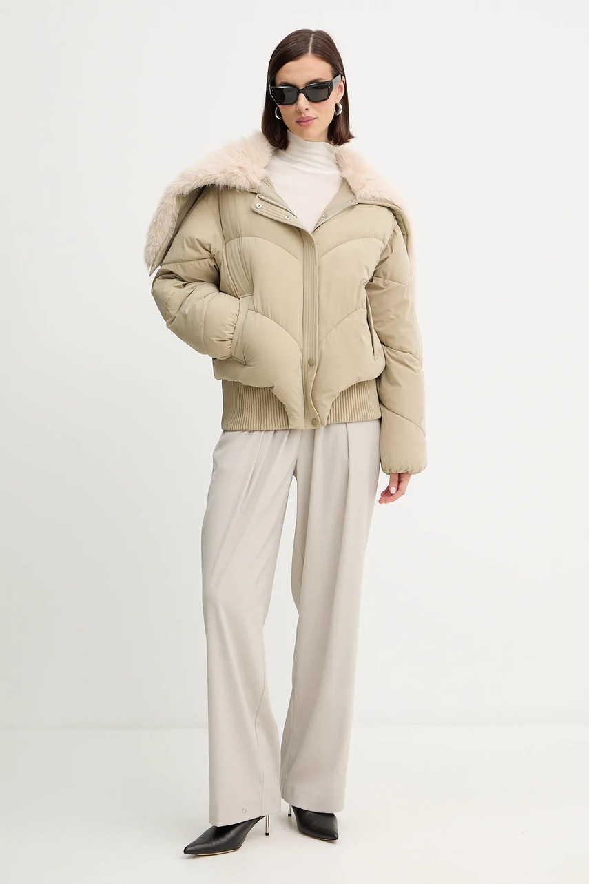 Куртка Patrizia Pepe цвет бежевый зимняя 2O0186 A674 Куртка Patrizia Pepe цвет бежевый зимняя 2O0186 A674
