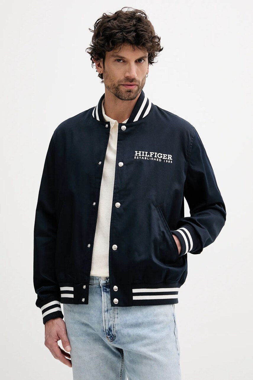 Levně Bomber bunda Tommy Hilfiger tmavomodrá barva, přechodná, MW0MW40647