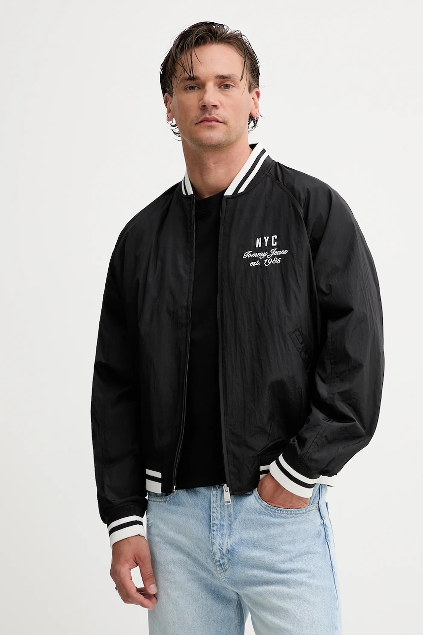 Tommy Jeans geacă bomber culoarea negru, de tranzitie, DM0DM21668