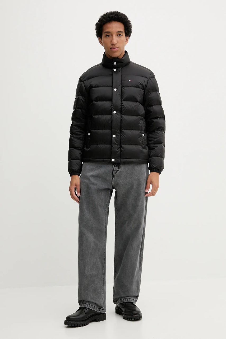 Пуховая куртка Tommy Jeans цвет чёрный зимняя DM0DM21937
