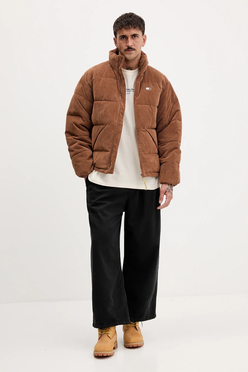 Вельветовая куртка Tommy Jeans цвет коричневый зимняя DM0DM22031