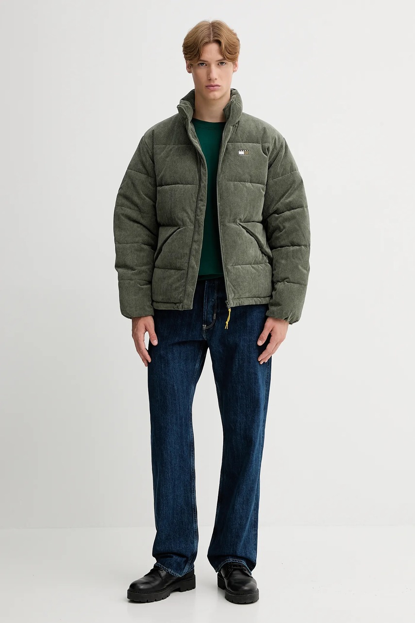 Вельветовая куртка Tommy Jeans цвет зелёный зимняя DM0DM22031