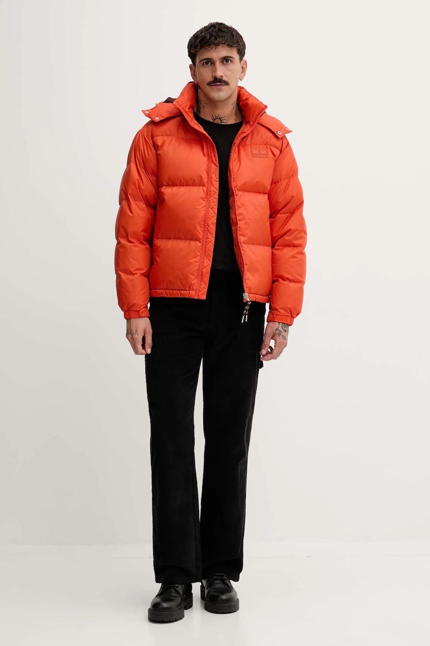 Пуховая куртка Tommy Jeans цвет оранжевый зимняя DM0DM22036 Пуховая куртка Tommy Jeans цвет оранжевый зимняя DM0DM22036