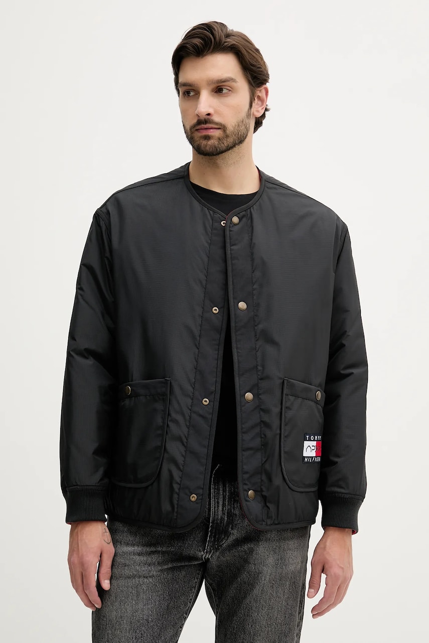 Levně Oboustranná bunda Tommy Hilfiger x F1 THE MOVIE červená barva, přechodná, oversize, MW0MW41369