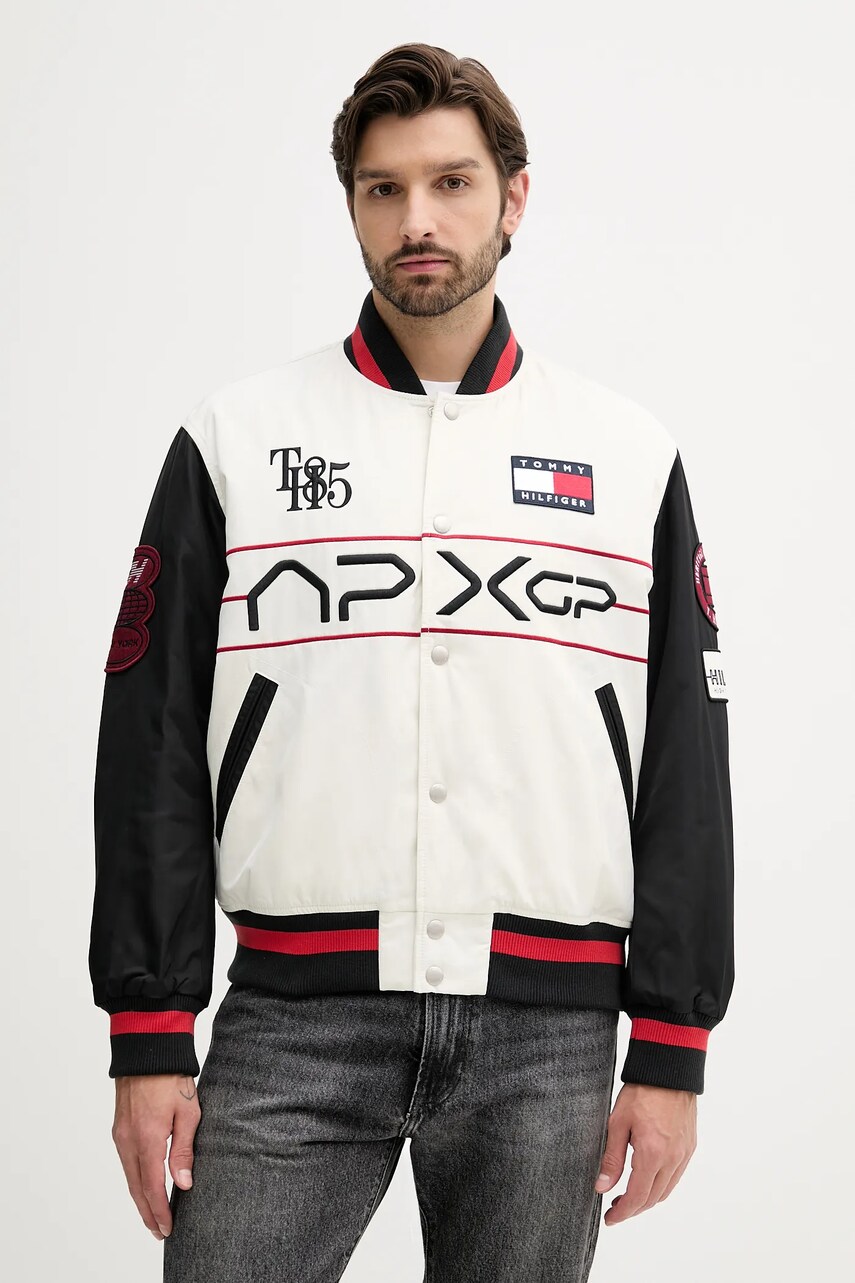 Levně Bomber bunda Tommy Hilfiger x F1 THE MOVIE bílá barva, přechodná, MW0MW41367