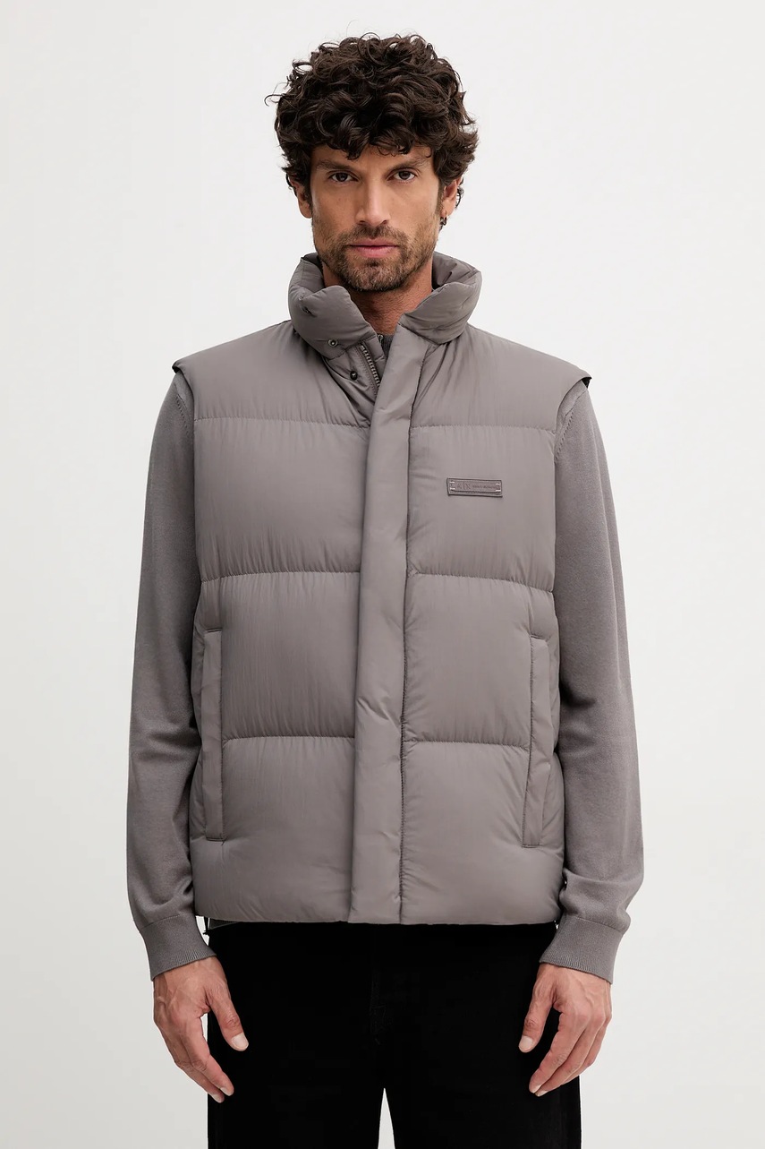 Levně Péřová vesta Armani Exchange šedá barva, zimní, XM001100 AF16340
