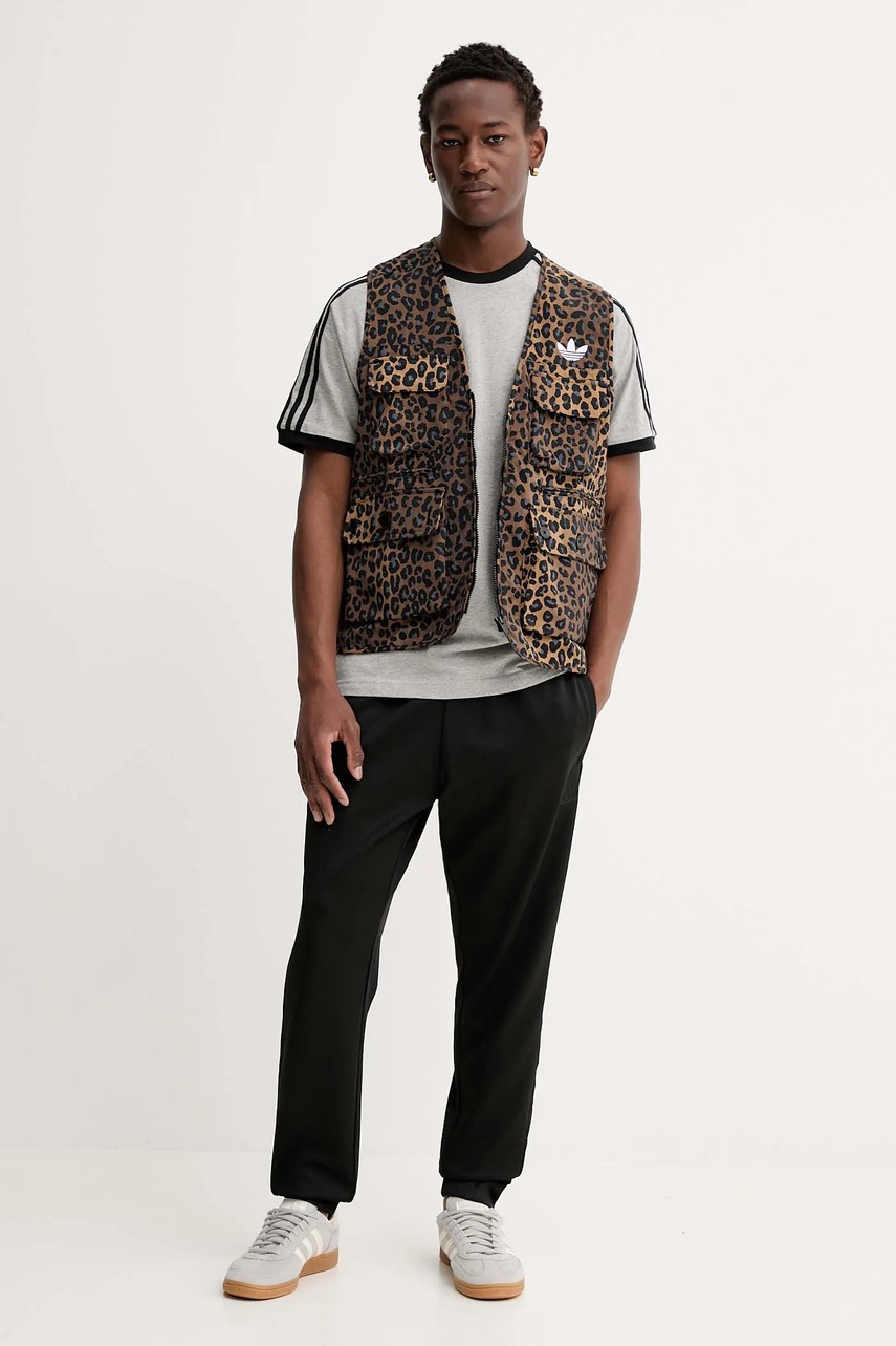 Безрукавка adidas Originals Graphic Reg Vst цвет коричневый демисезонная JV7557