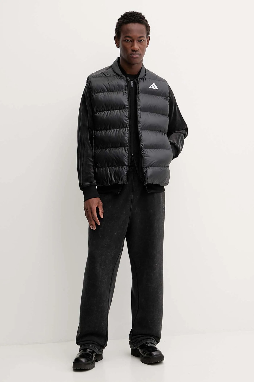 Безрукавка adidas Essentials цвет чёрный зимняя JV7727