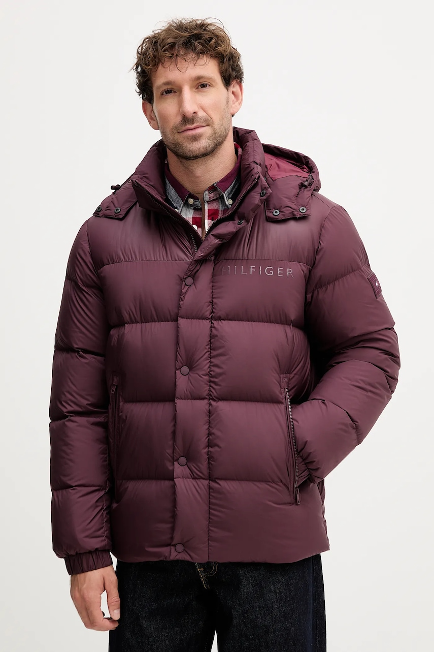 Levně Péřová bunda Tommy Hilfiger vínová barva, zimní, MW0MW40613