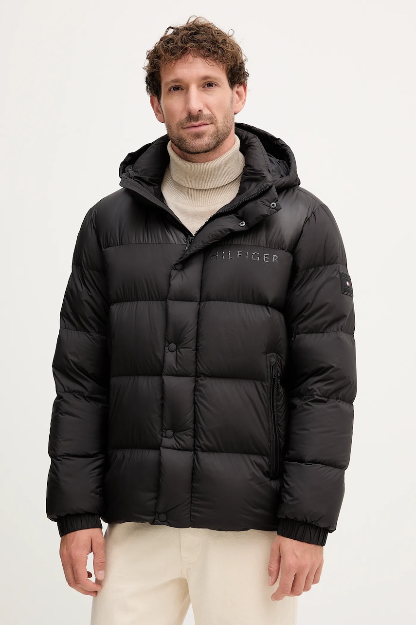 Levně Péřová bunda Tommy Hilfiger černá barva, zimní, MW0MW40613