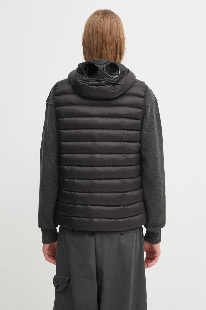 Αμάνικο από πούπουλα C.P. Company χρώμα: μαύρο, 19CMVE032A110416A φωτογραφία