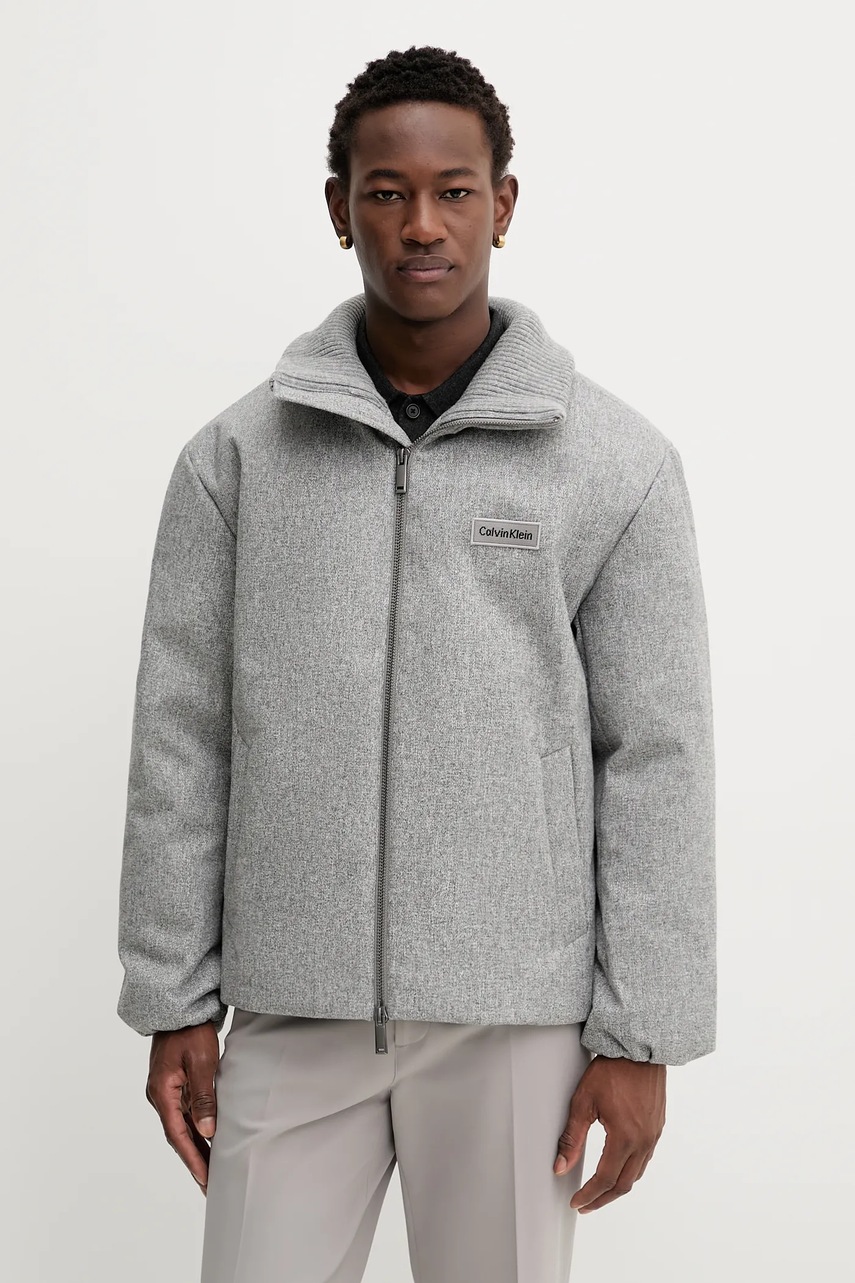 Levně Péřová bunda Calvin Klein šedá barva, zimní, LV04LD519G