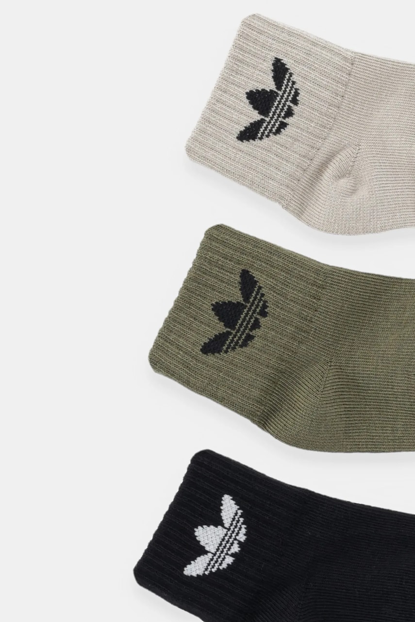 Детские носки adidas Originals 3 шт цвет бежевый JW2934 Детские носки adidas Originals 3 шт цвет бежевый JW2934