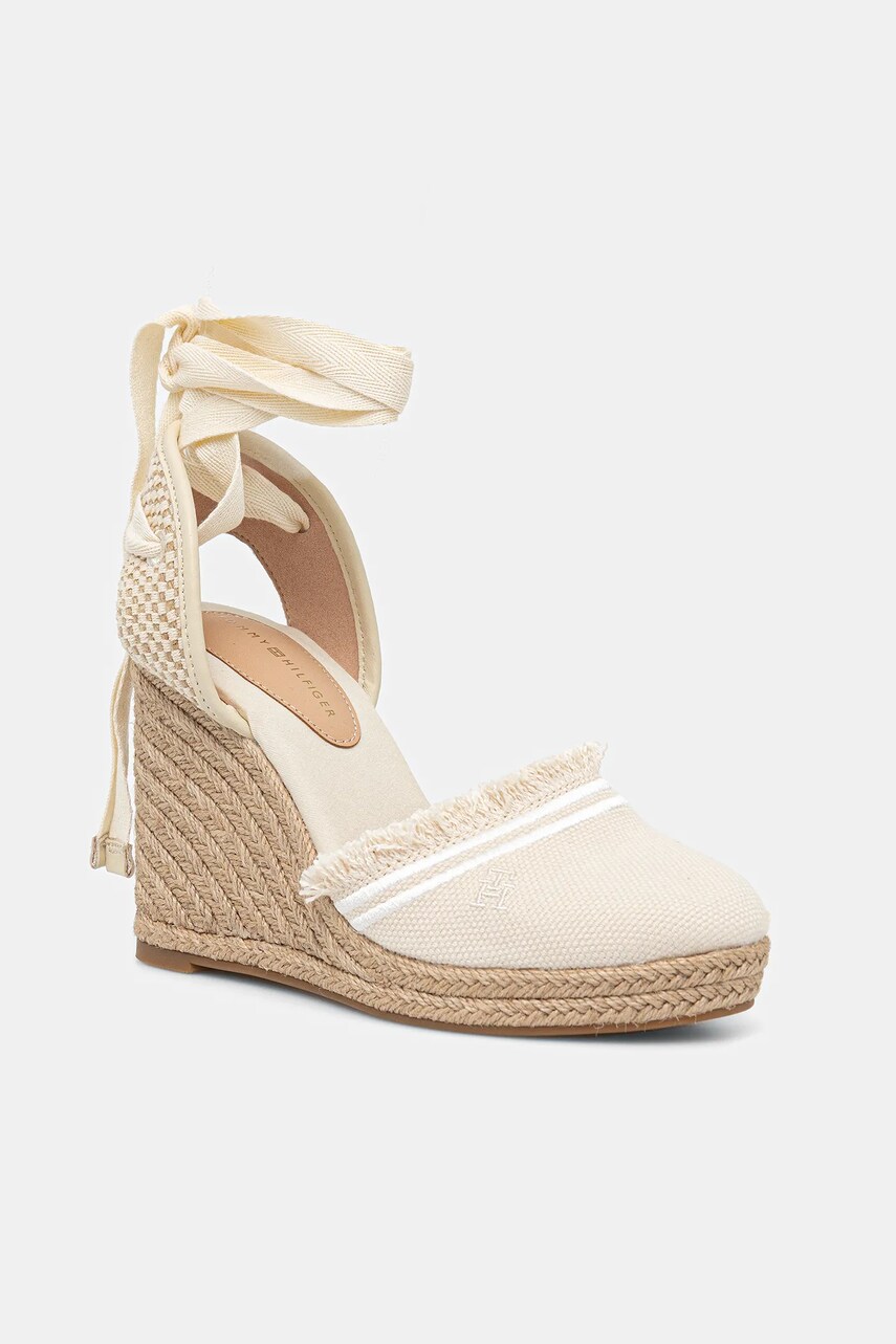 Levně Espadrilky Tommy Hilfiger FRINGE CANVAS HIGH WEDGE béžová barva, na klínku, FW0FW08878