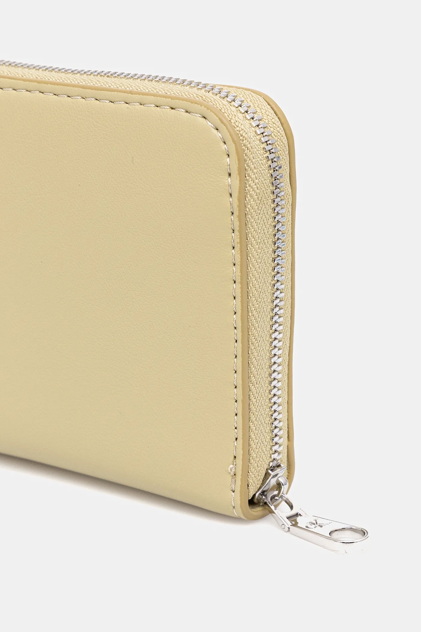 Кошелек Calvin Klein цвет бежевый LV04F1026G Кошелек Calvin Klein цвет бежевый LV04F1026G