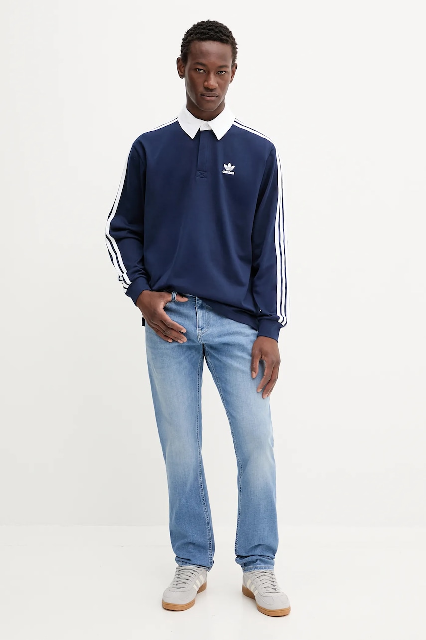 Хлопковый лонгслив adidas Originals Rugby Polo цвет синий с аппликацией JY1400 Хлопковый лонгслив adidas Originals Rugby Polo цвет синий с аппликацией JY1400