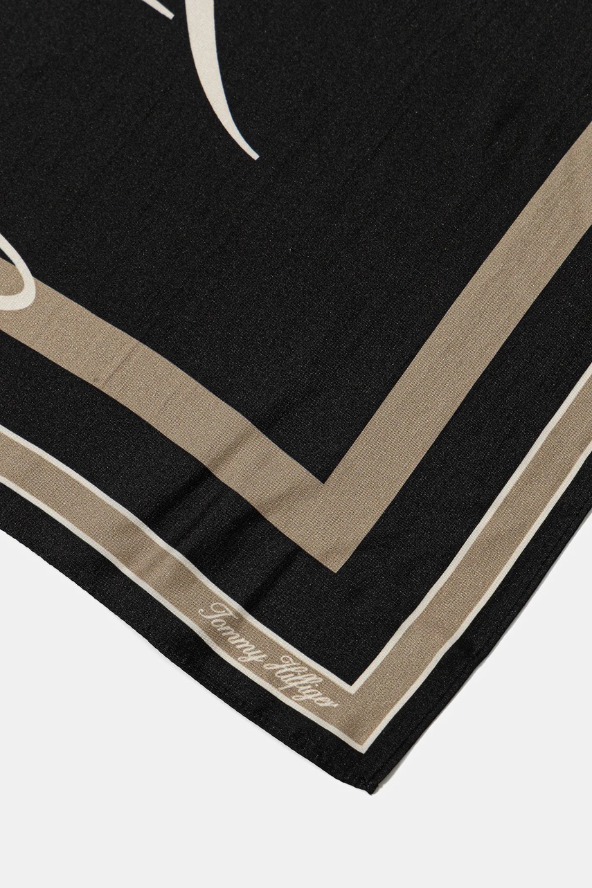 Шелковый платок на шею Tommy Hilfiger цвет чёрный узор AW0AW17967