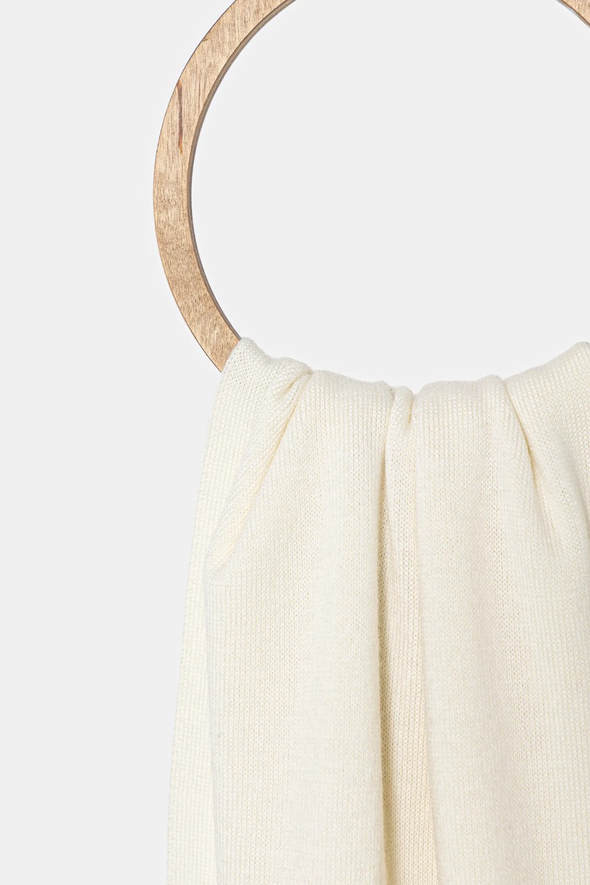 Шерстяной шарф Moschino цвет бежевый с аппликацией M3333 30839