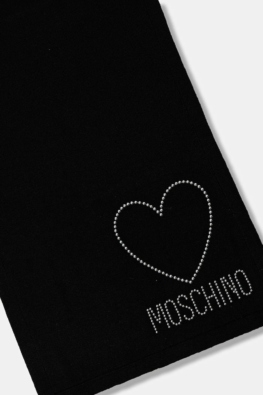 Шерстяной шарф Moschino цвет чёрный с аппликацией M3333 30839 Шерстяной шарф Moschino цвет чёрный с аппликацией M3333 30839