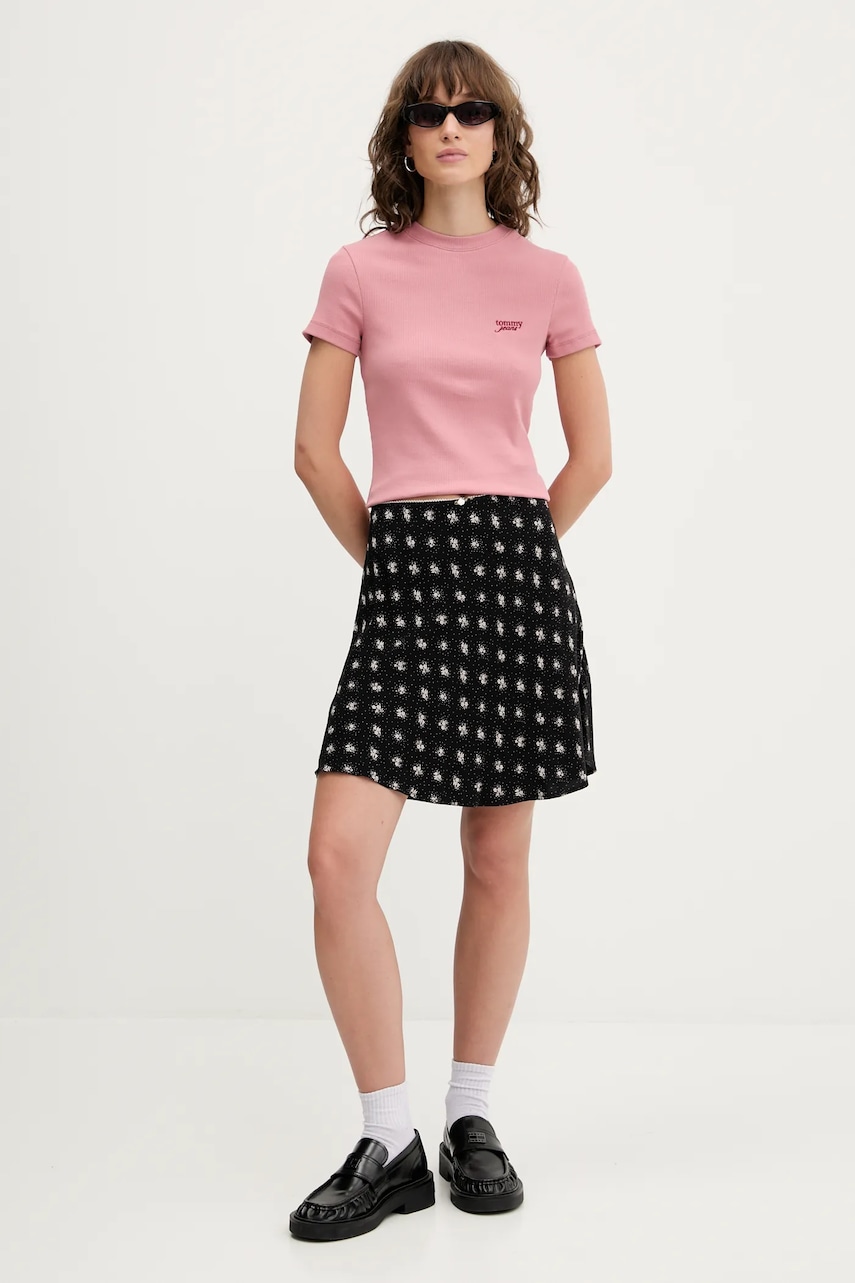 Юбка Tommy Jeans цвет чёрный mini расклешённая DW0DW20981 Юбка Tommy Jeans цвет чёрный mini расклешённая DW0DW20981