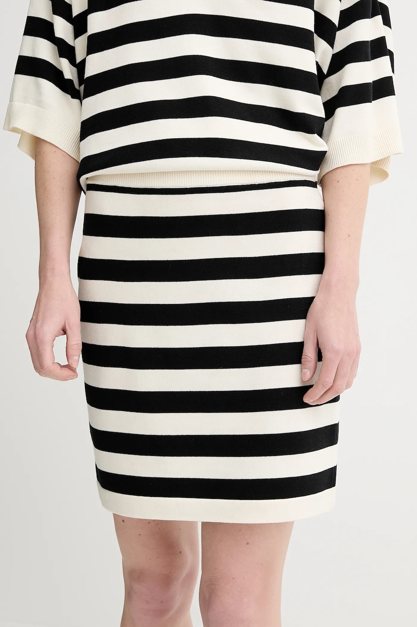 Gestuz fustă culoarea negru, mini, drept, 10910129