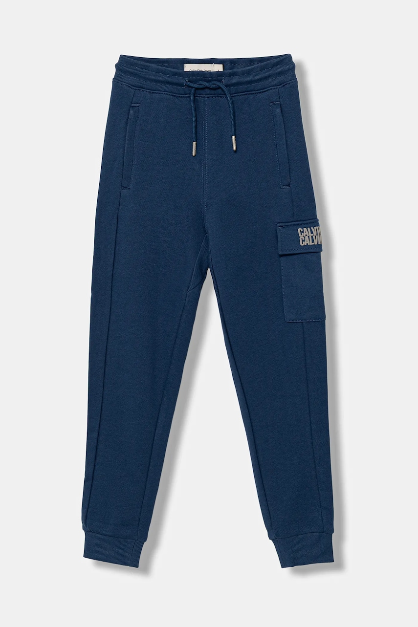 Levně Dětské bavlněné tepláky Calvin Klein Jeans TERRY modrá barva, IB0IB02522