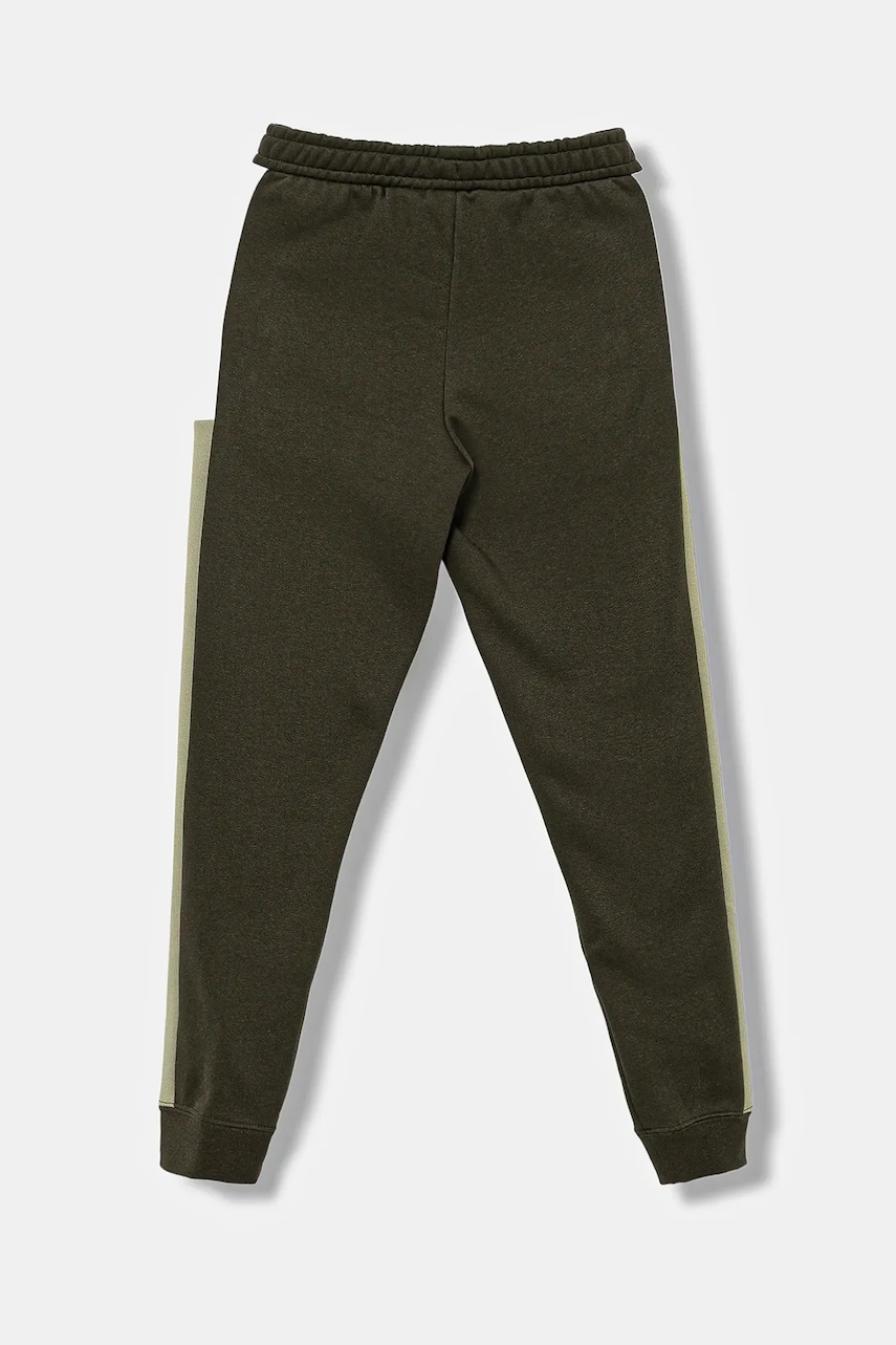 Детские спортивные штаны Puma ESS BLOCK Sweatpants FL B цвет зелёный узор 690782 Детские спортивные штаны Puma ESS BLOCK Sweatpants FL B цвет зелёный узор 690782