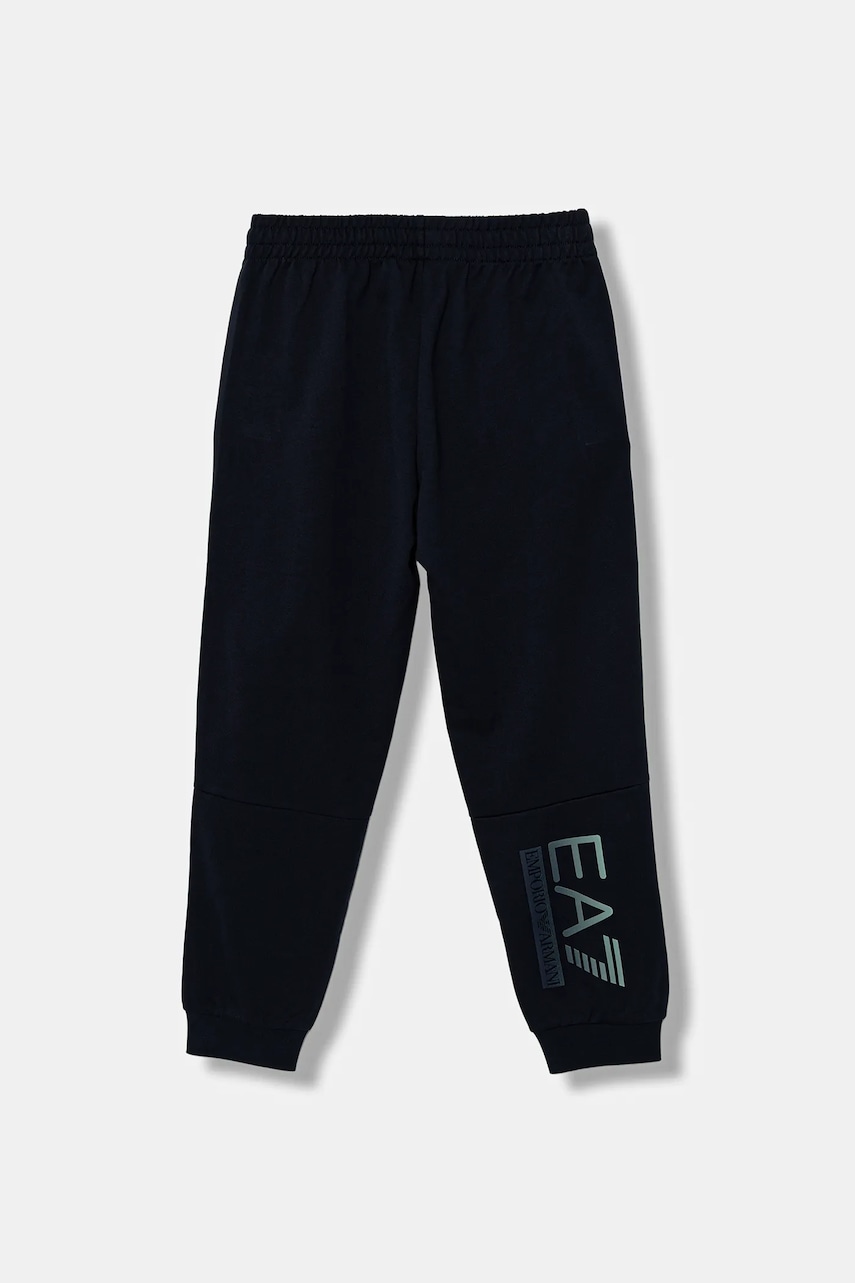 Детские хлопковые штаны EA7 Emporio Armani цвет синий с принтом 7B000172 AF13512 Детские хлопковые штаны EA7 Emporio Armani цвет синий с принтом 7B000172 AF13512