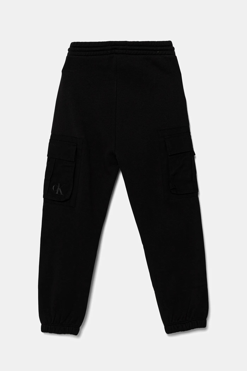 Детские хлопковые штаны Calvin Klein Jeans цвет чёрный однотонные IB0IB02572 Детские хлопковые штаны Calvin Klein Jeans цвет чёрный однотонные IB0IB02572