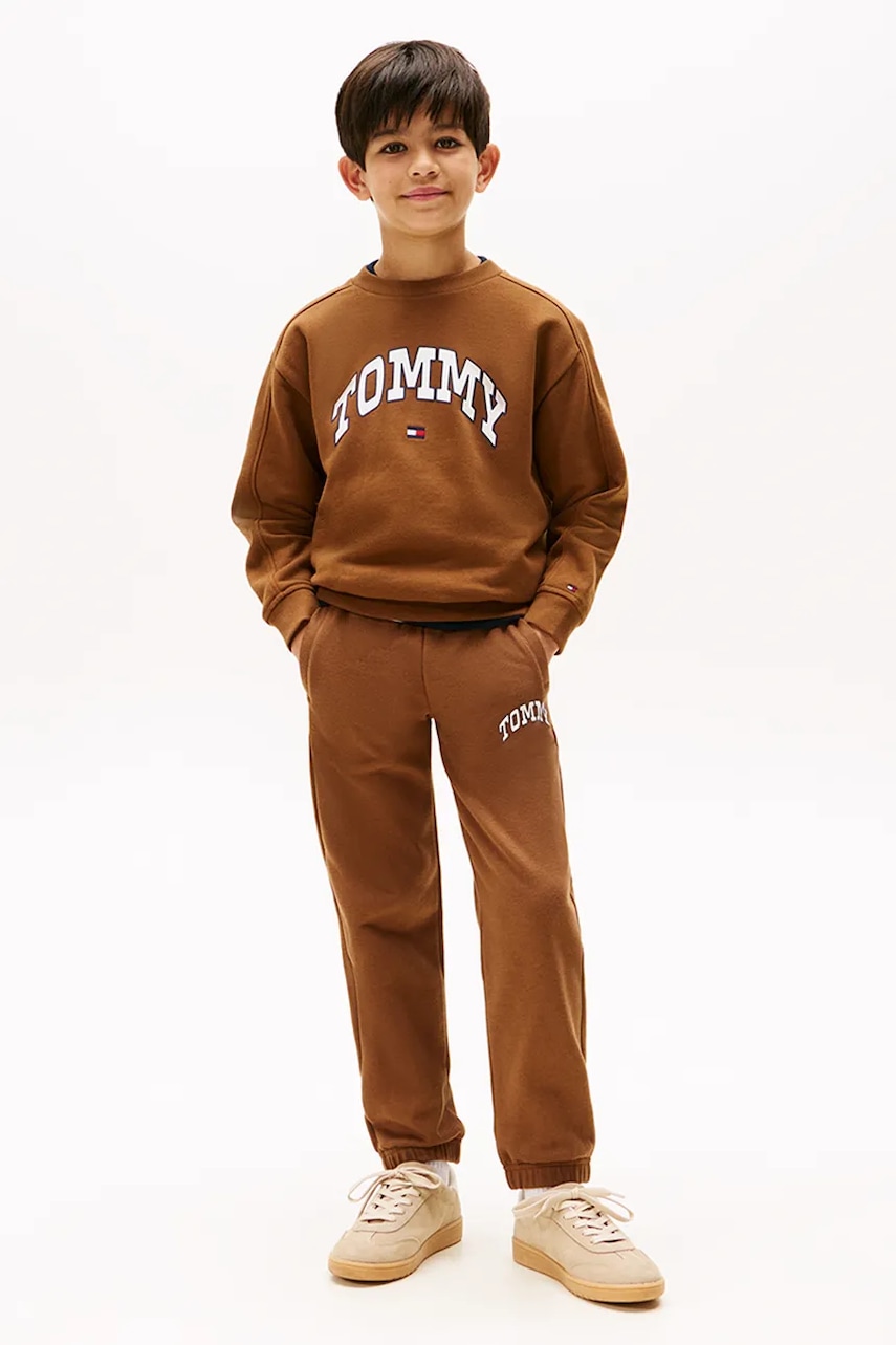 Levně Tepláky Tommy Hilfiger hnědá barva, s potiskem, KB0KB09905