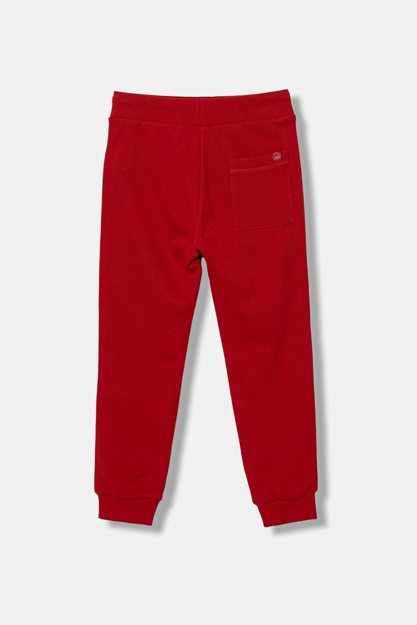 Детские хлопковые штаны United Colors of Benetton цвет красный однотонные 3J68CF01P Детские хлопковые штаны United Colors of Benetton цвет красный однотонные 3J68CF01P