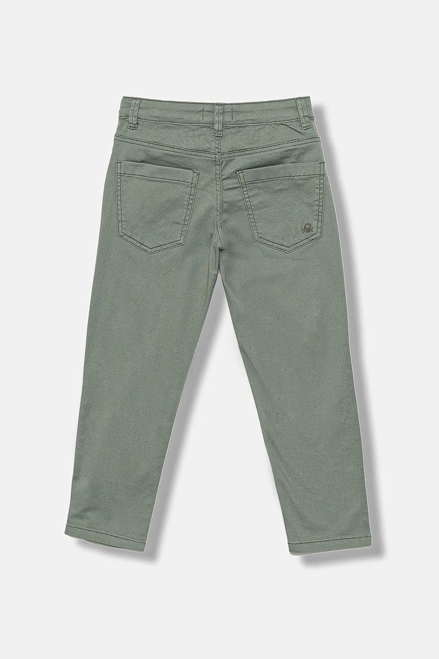 Детские брюки United Colors of Benetton цвет зелёный однотонные 4RHPCE04D Детские брюки United Colors of Benetton цвет зелёный однотонные 4RHPCE04D