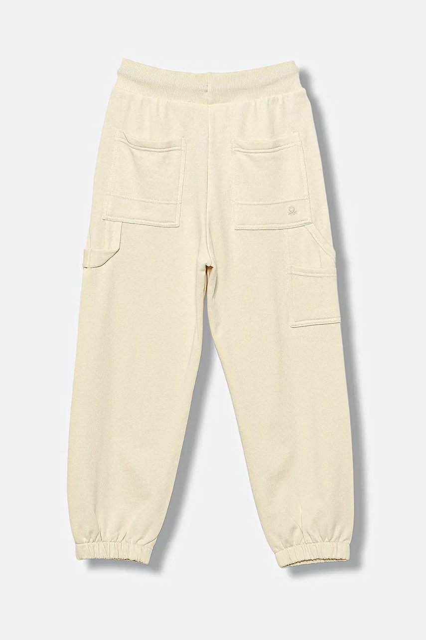 Детские хлопковые штаны United Colors of Benetton цвет бежевый однотонные 3J68CF06L Детские хлопковые штаны United Colors of Benetton цвет бежевый однотонные 3J68CF06L