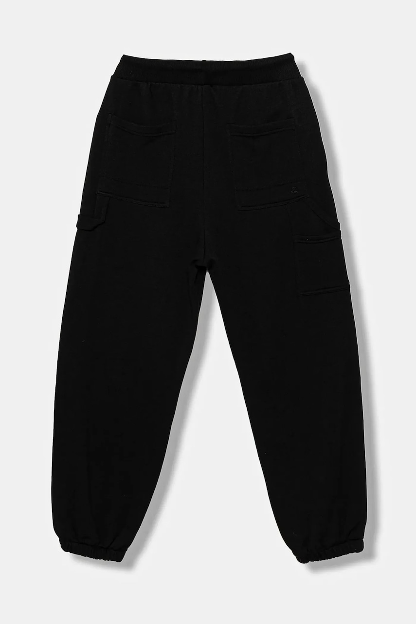 Детские хлопковые штаны United Colors of Benetton цвет чёрный однотонные 3J68CF06L Детские хлопковые штаны United Colors of Benetton цвет чёрный однотонные 3J68CF06L