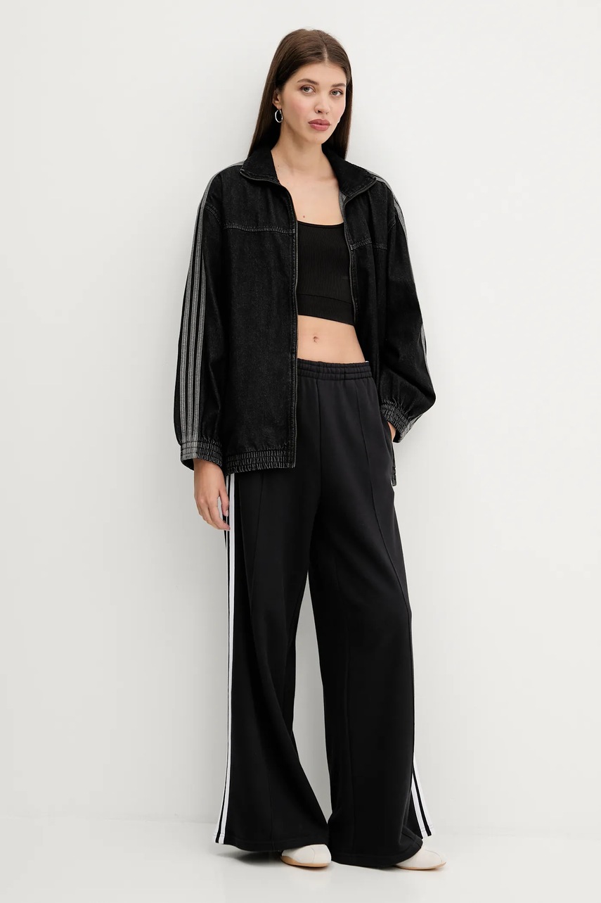 Хлопковые спортивные штаны adidas Originals 3-Stripes цвет чёрный с аппликацией JV7473