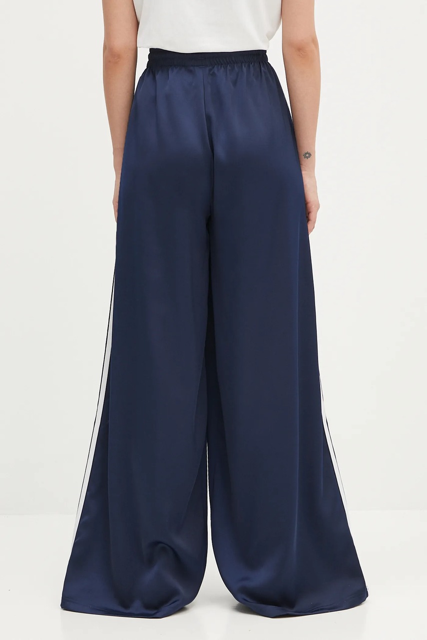 adidas Originals spodnie dresowe Adicolor Satin Wide Leg damskie kolor granatowy z aplikacją JD0881