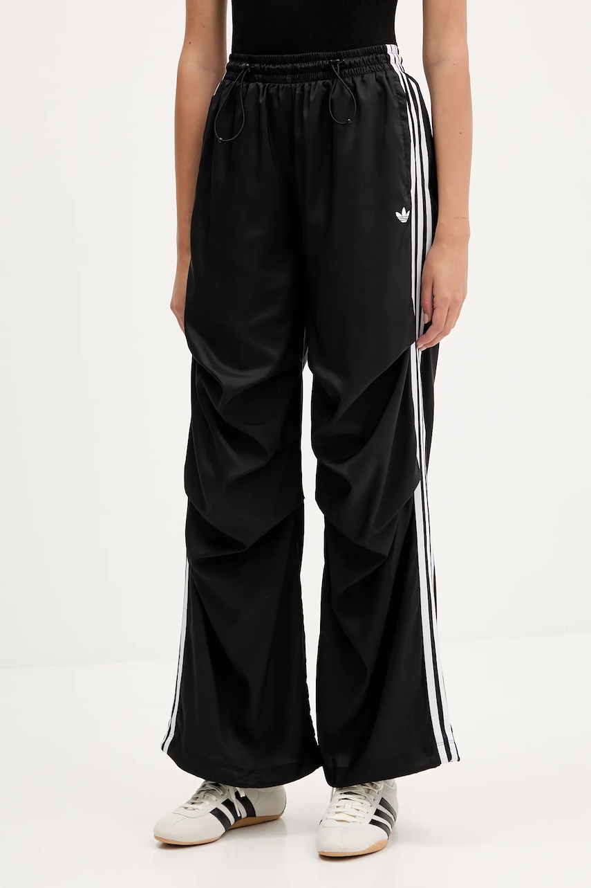 Levně Tepláky adidas Originals Trackpant dámské, černá barva, s aplikací, KE9790