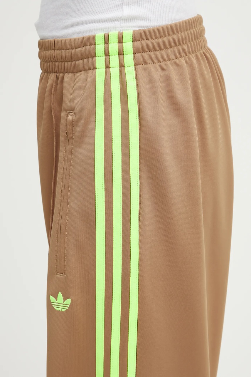 adidas Originals spodnie dresowe Firebird Tp damskie kolor zielony gładkie JW1230