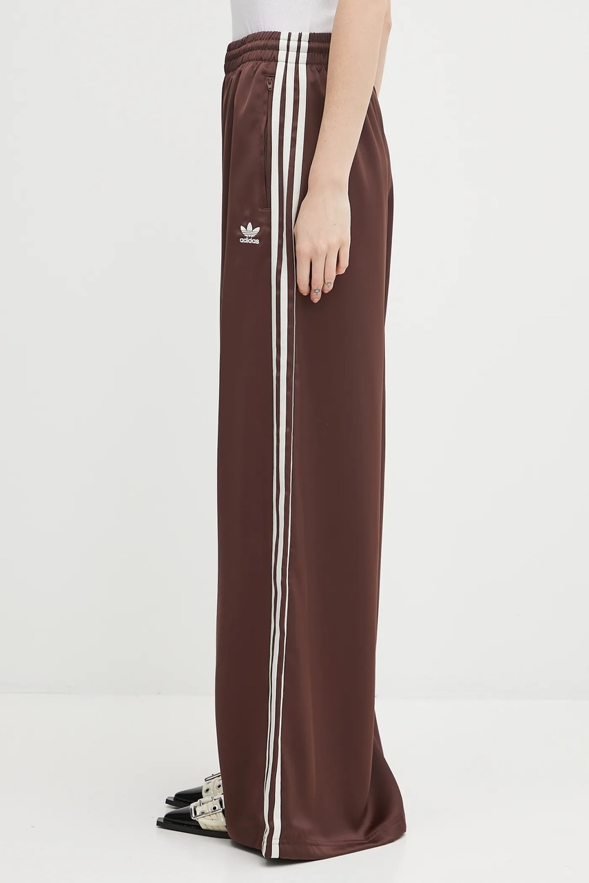 adidas Originals spodnie dresowe Satin Tp Wl damskie kolor brązowy z aplikacją KD2541