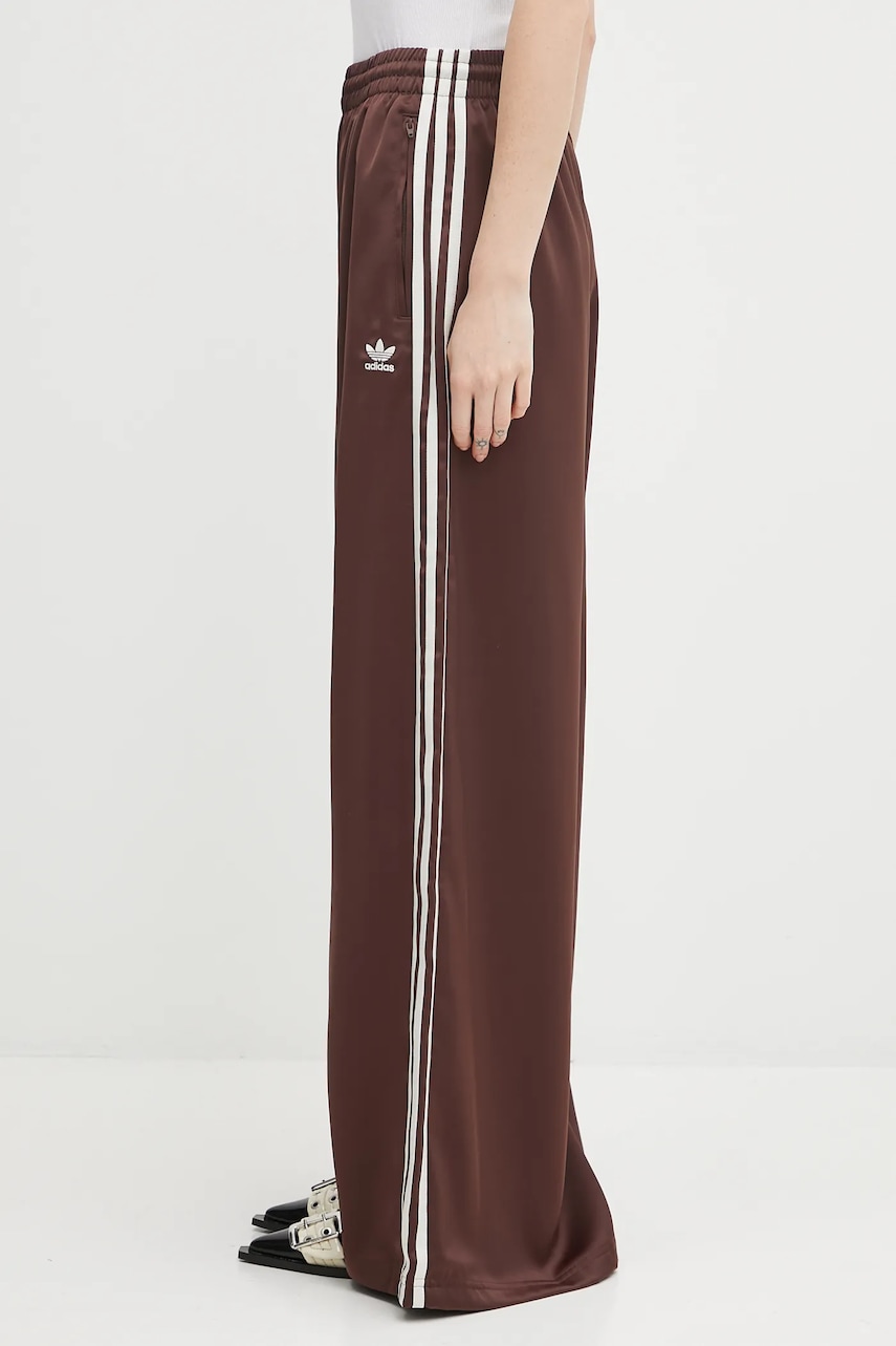 adidas Originals spodnie dresowe Satin Tp Wl damskie kolor brązowy z aplikacją KD2541