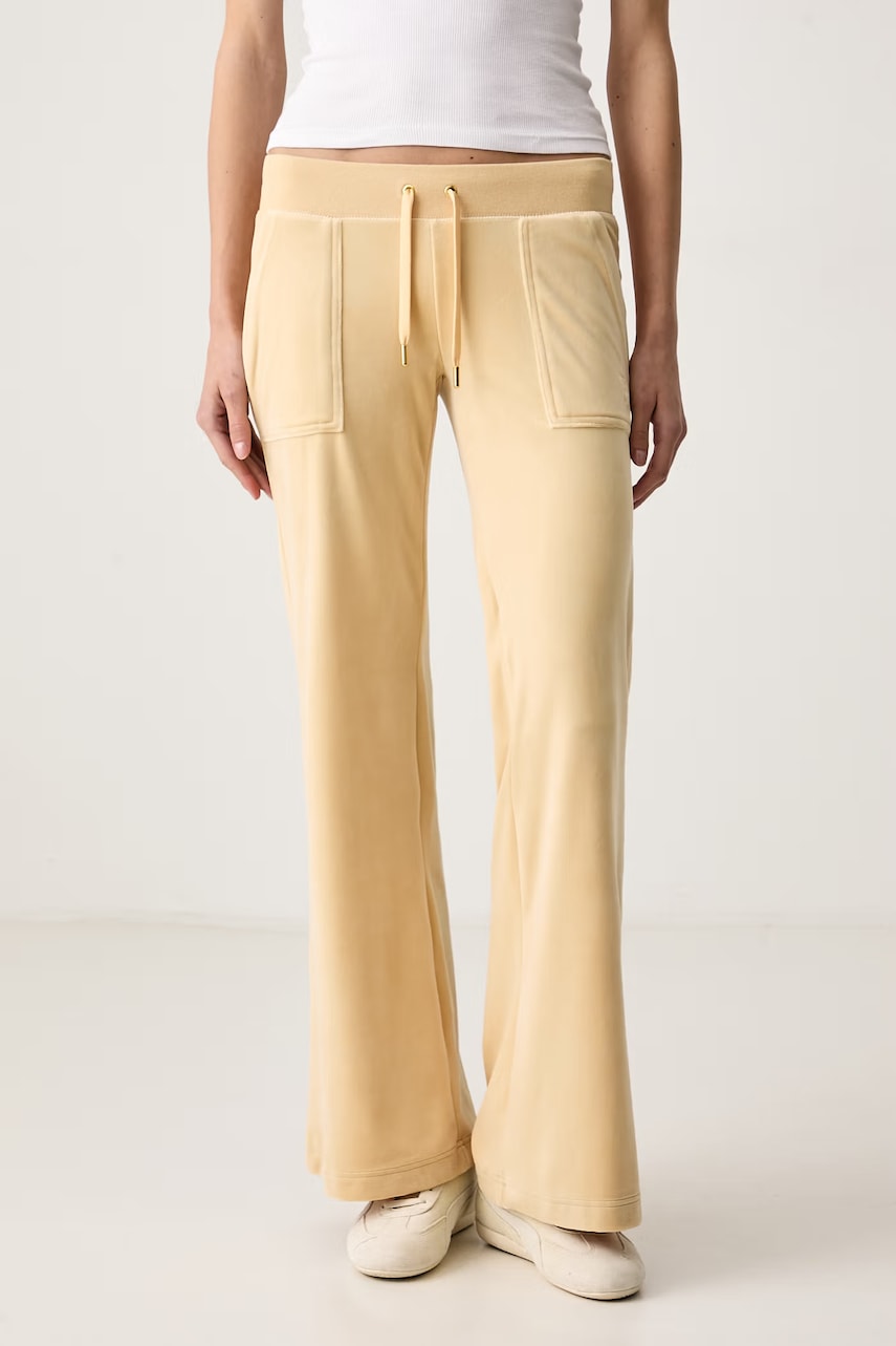 Juicy Couture  hlače flare za žene od velura LAYLA LOW RISE POCKET GOLD