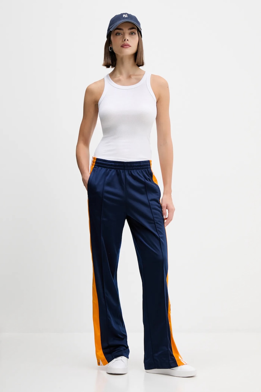 Спортивные штаны adidas Originals Adibreak цвет синий с аппликацией JV8551 Спортивные штаны adidas Originals Adibreak цвет синий с аппликацией JV8551