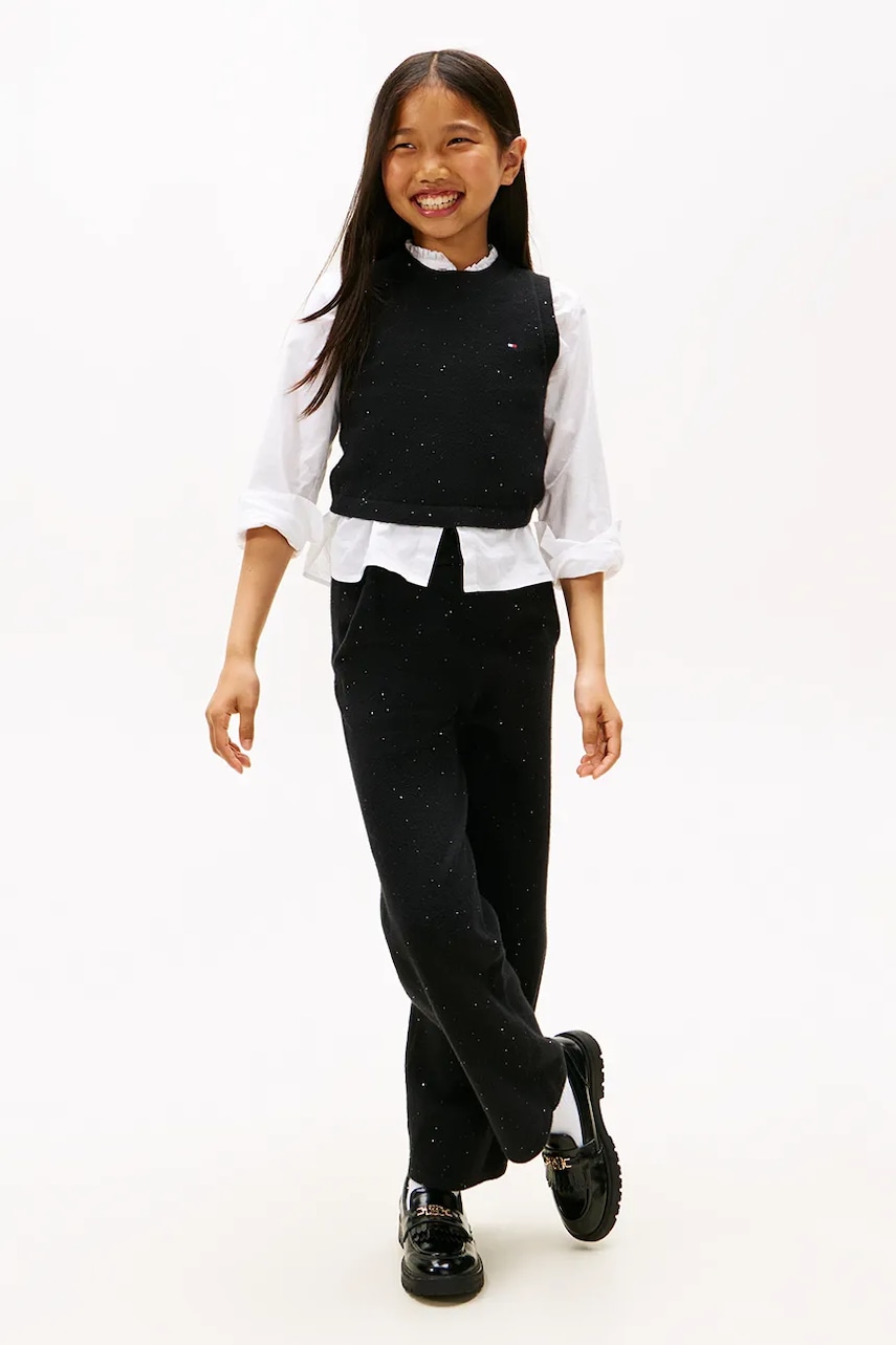 

Детски панталон Tommy Hilfiger в черно с изчистен дизайн KG0KG08911, Черен