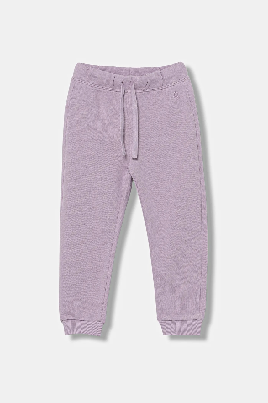 Levně Dětské bavlněné tepláky United Colors of Benetton fialová barva, 3J70GF01N