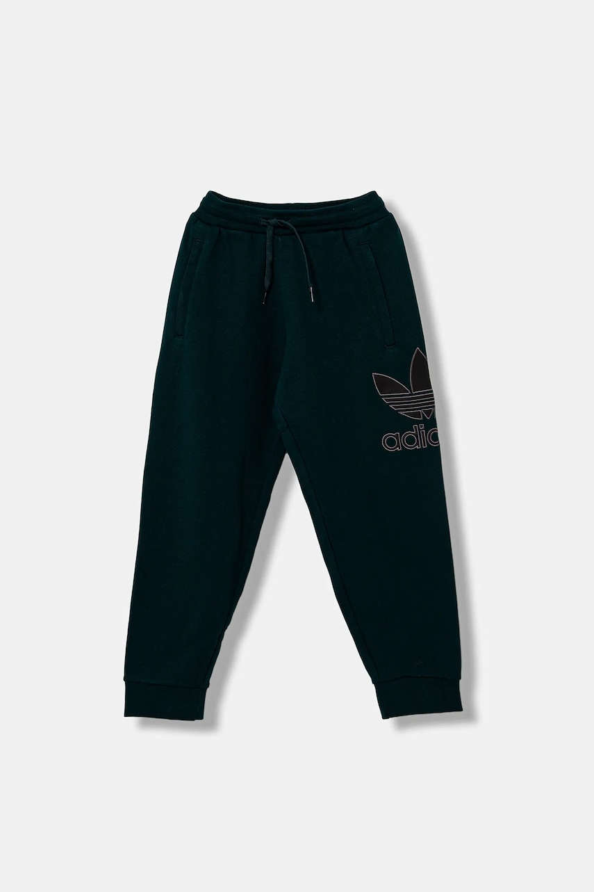 Детские хлопковые штаны adidas Originals цвет зелёный с аппликацией JV8579 Детские хлопковые штаны adidas Originals цвет зелёный с аппликацией JV8579